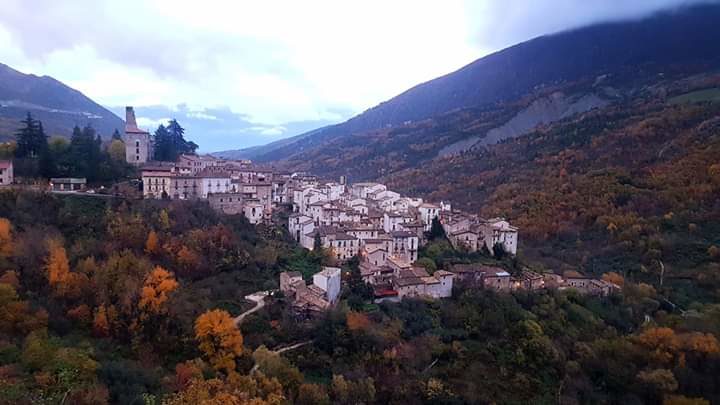 Anversa Degli Abruzzi Un Paesaggio Da Sogno Dipinto Sul Cielo