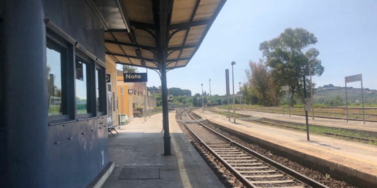 Sicilia. Possibile "riapertura turistica"? Sopralluoghi nella stazione di Noto, sulla Siracusa - Canicattì