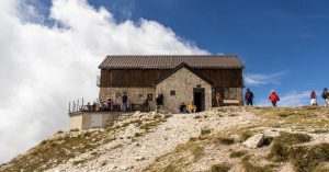 Come fare per raggiungere il Rifugio Duca degli Abruzzi? Percorso semplice e meno semplice tra cui puoi scegliere