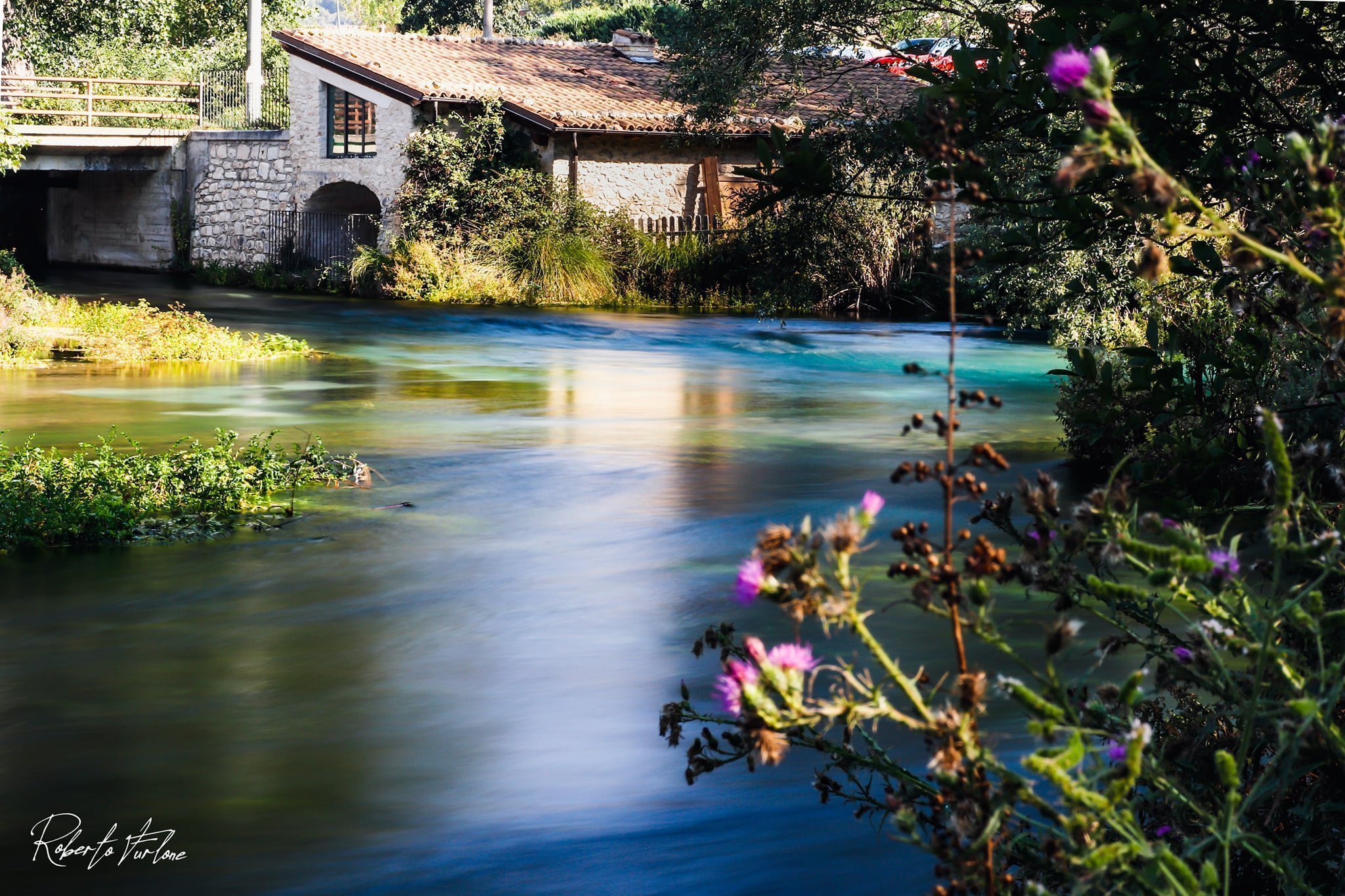 Il fiume Tirino è trai i più belli e limpidi d'Europa dove si respira un'atmosfera incantata