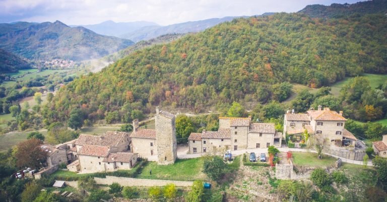 Castello della Pieve. Come un uccellino in volo sulla Bellezza di un borgo gioiello della Marche