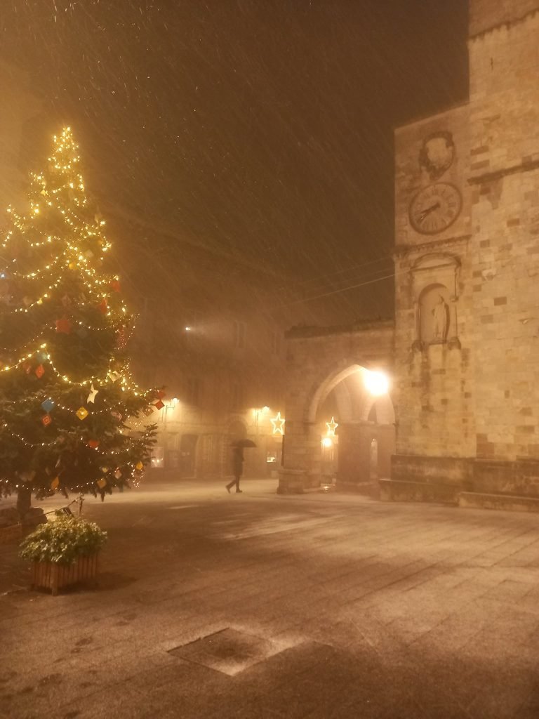 Abruzzo. Guardiagrele in magia, scende la prima neve dell'anno