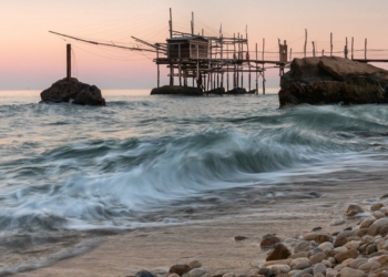 Punta Le Morge. Primo tramonto del 2022 sulla Costa dei Trabocchi