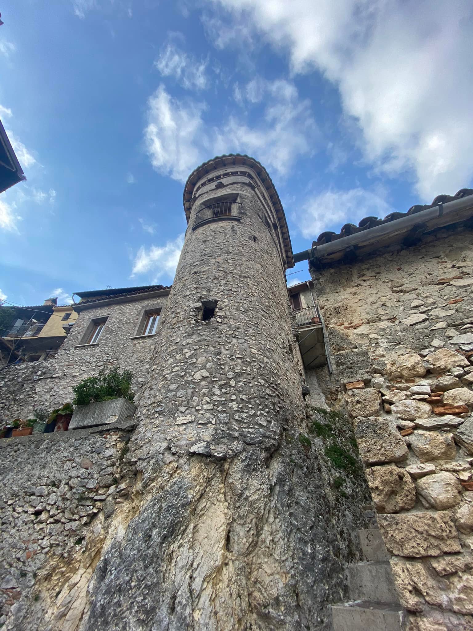 I turisti raccontano. Una passeggiata a Castel di Tora, uno dei borghi più belli del Lazio