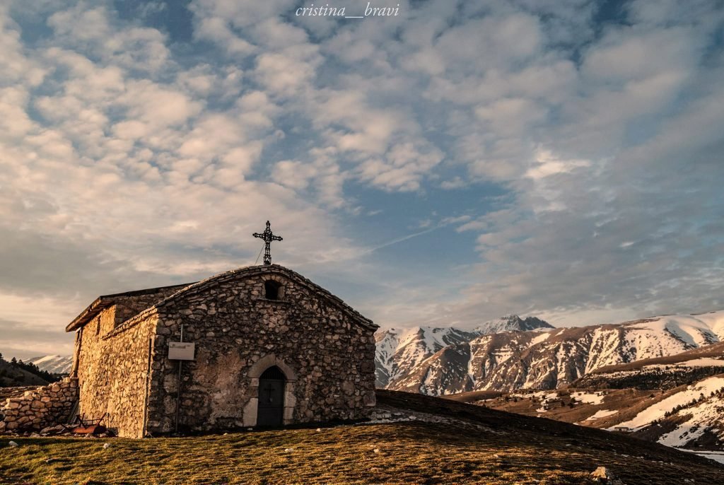 Itinerario in Abruzzo. Dal Tempietto di S. Eusanio fino a Piano di Fugno e le creste del Monte Compustone