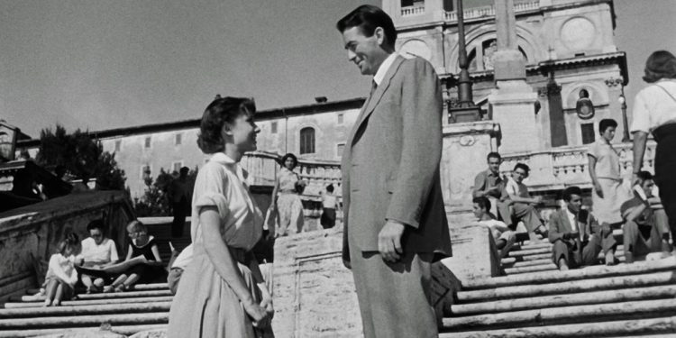 2HJ1YD8 USA. Audrey Hepburn and Gregory Peck in a scene from the (C)Paramount Picture film: Roman Holiday (1953) . 
Plot: A bored and sheltered princess escapes her guardians and falls in love with an American newsman in Rome.
Ref: LMK110-J7812-250122
Supplied by LMKMEDIA. Editorial Only.
Landmark Media is not the copyright owner of these Film or TV stills but provides a service only for recognised Media outlets. pictures@lmkmedia.com