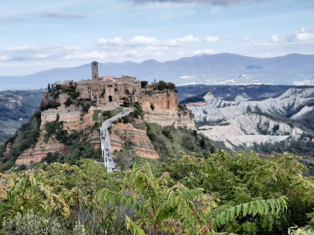 civita di bagnoregio calanchi