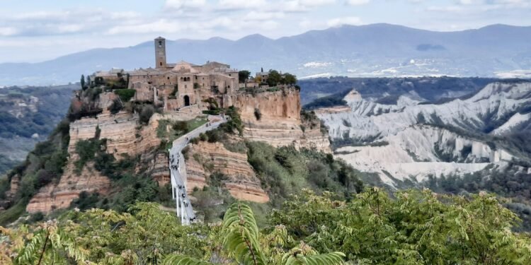 civita di bagnoregio calanchi