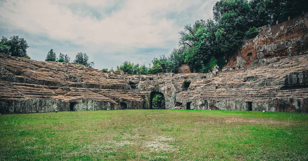 anfiteatro e parco archeologico di sutri