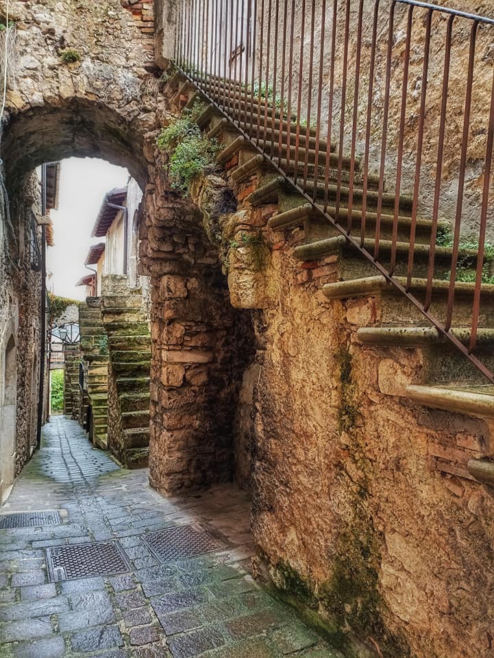 Castelvecchio Calvisio, L'Aquila