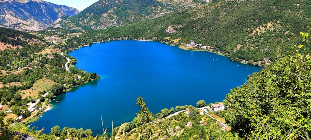 lago e borgo di scanno