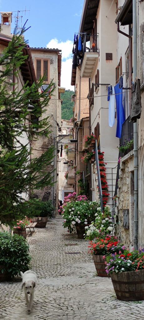 lago e borgo di scanno