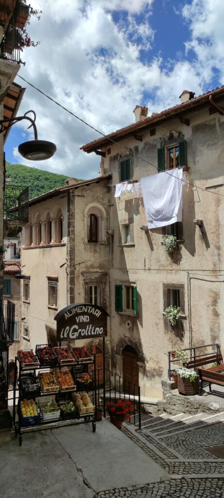 lago e borgo di scanno