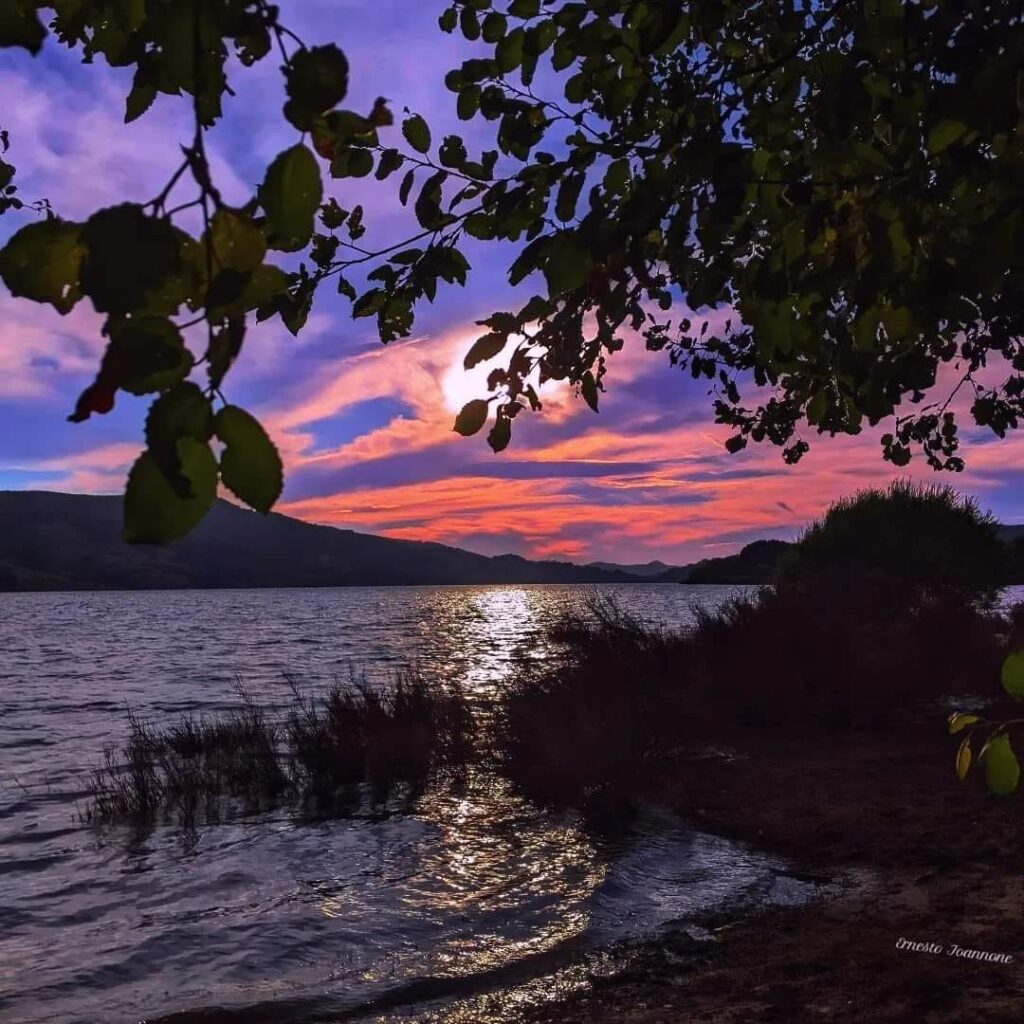 lago di campotosto tramonto