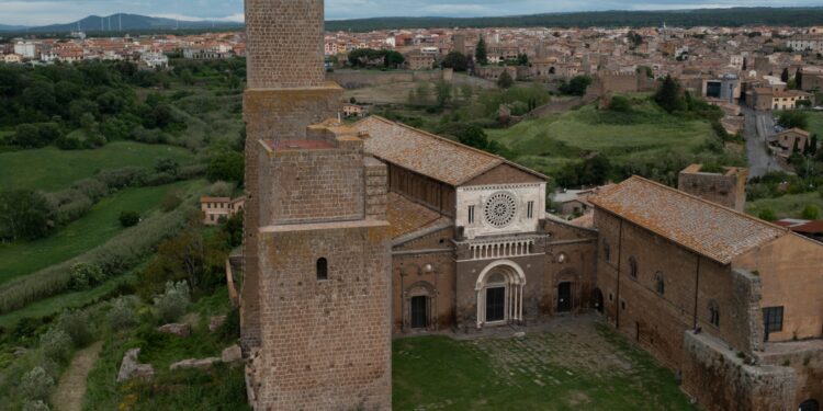 Basilica di San Pietro, Tuscania - vista dall'alto