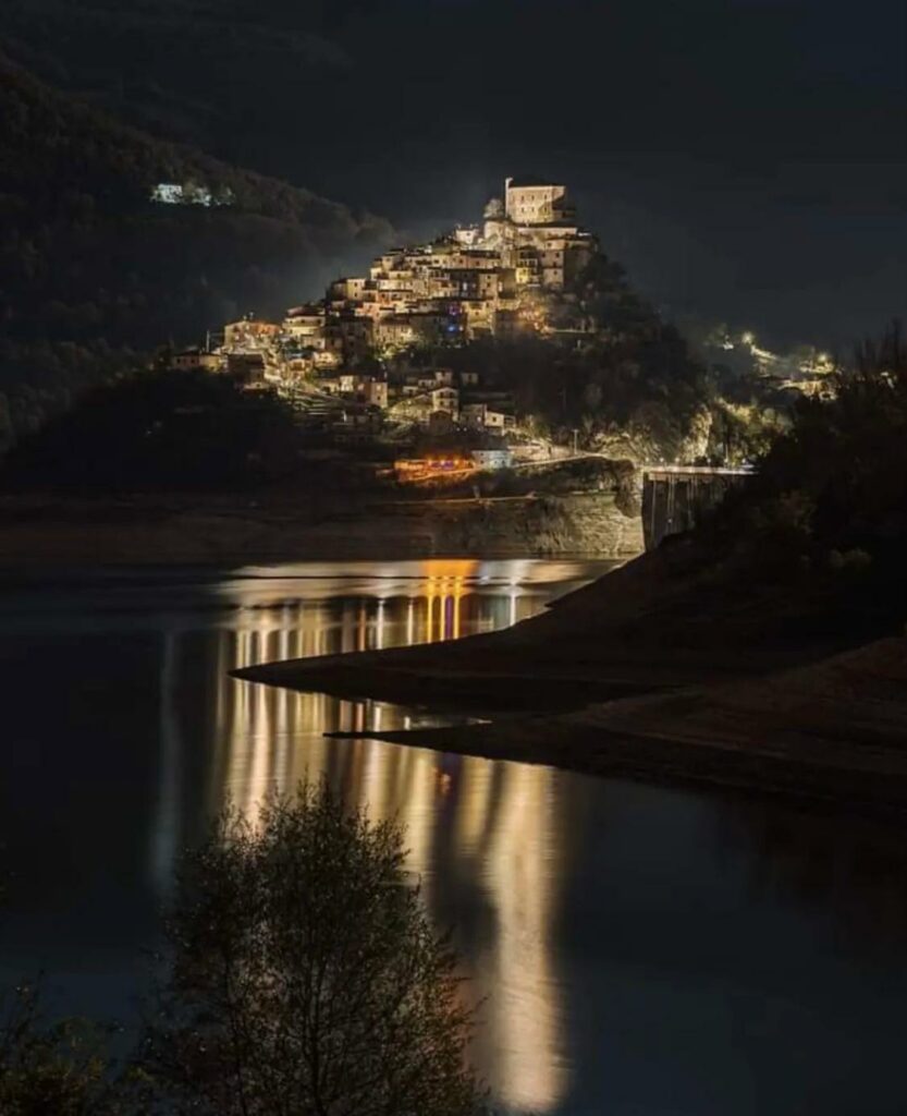 castel di tora foto