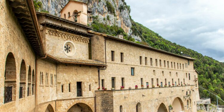 sacro speco monastero di san benedetto foto viaggiando italia