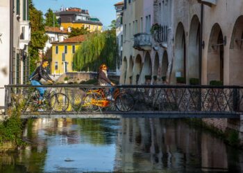 turismo in italia - In bici sul Canale dei Buranelli foto Regione Veneto