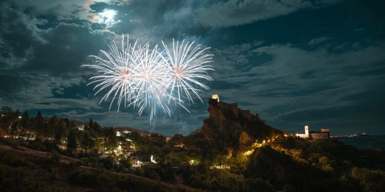 fuochi artificio sul castello di roccascalegna