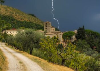 Fulmine sull'Abbazia di Farfa