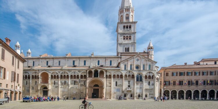 duomo di modena e piazza grande