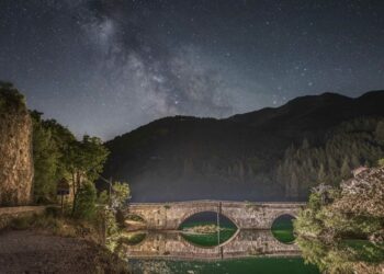 Il lago di San Domenico a Villalago (Aq) in una notte d’estate