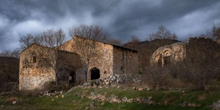 Borgo abbandonato di San Silvestro, a Ofena (AQ)